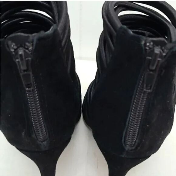 Jeffery Campbell  - Picture 7 of 10